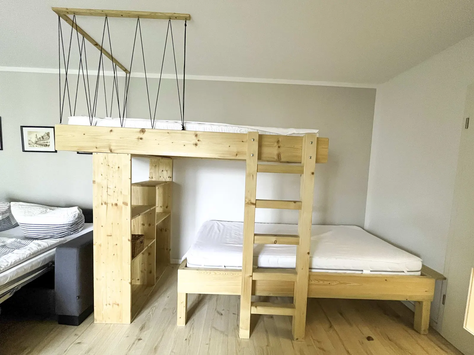 Hochbett mit Einzelbett darunter
