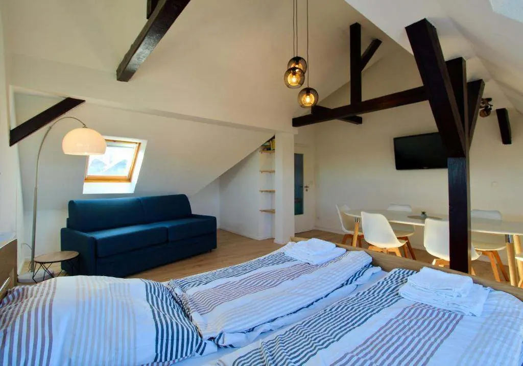 Großes Doppelbett