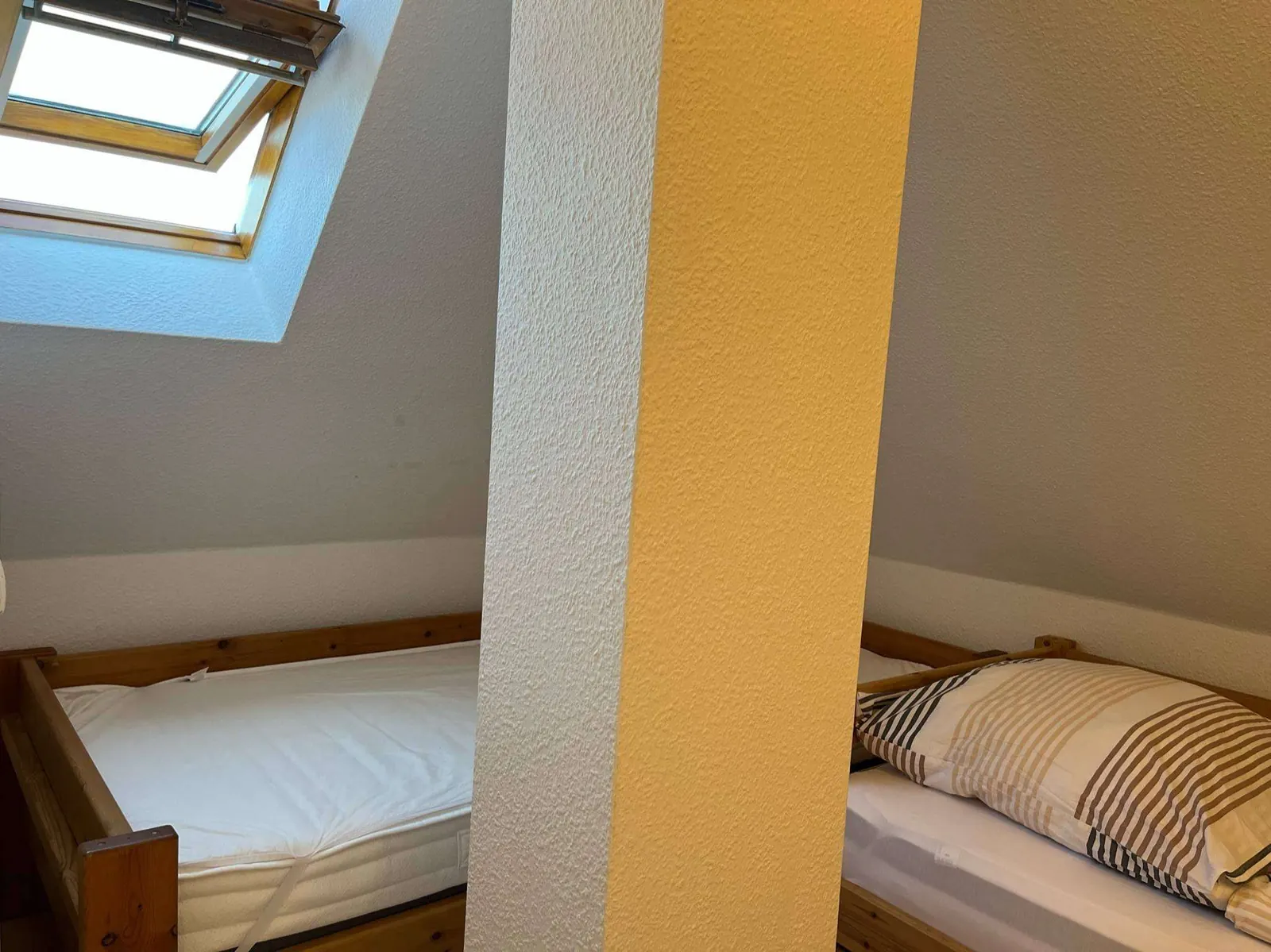 Einzelbetten im Schlafzimmer
